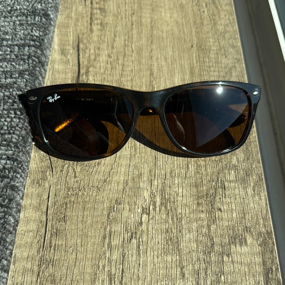Ray-Ban Brown Sunglasses Classic Style